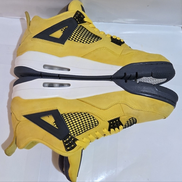 Jordan Air Jordan 4 Retro Lightning 2021 Yellow Sneaker - Picture 5 of 10